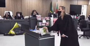 Advogada diz ler carta psicografada de vítimas da Boate Kiss para defender vocalista