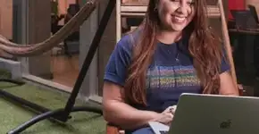 Ambev oferece 200 bolsas para mulheres que querem trabalhar com tecnologia