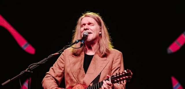 Humberto Gessinger no show Acústicos Engenheiros do Hawaii