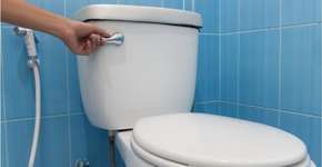 Privada inteligente carrega celular com energia das fezes