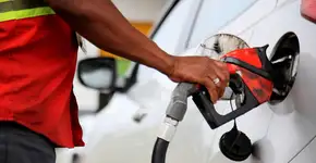Por que governo Lula vai voltar a cobrar imposto que aumentará preço da gasolina?