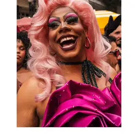 É carnaval 🎉🔥 Blocos: @minhoqueens e @blocotaradonivoce