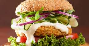 Hamburgueria faz lanche vegetariano especial para aniversário de SP