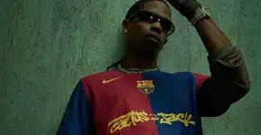 Do palco para o campo: Travis Scott veste o Barcelona em clássico contra o Real Madrid