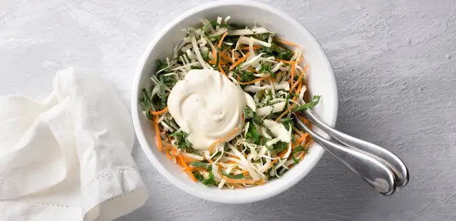 Salada de repolho com iogurte: leve, saudável e deliciosa