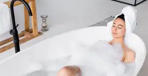 O poder do banho terapêutico que cura corpo e alma