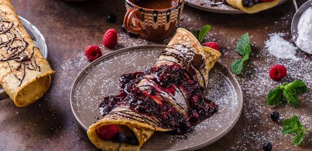 Faça um crepe de nutella com morango para o café da manhã