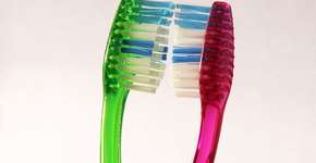 Água oxigenada é solução barata e eficaz contra manchas e sujeira