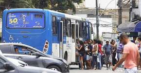 Homem tenta roubar ônibus que já estava sendo assaltado