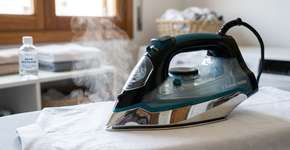 O ferro de passar é resistente a tudo, mas nunca use água da torneira no reservatório de vapor