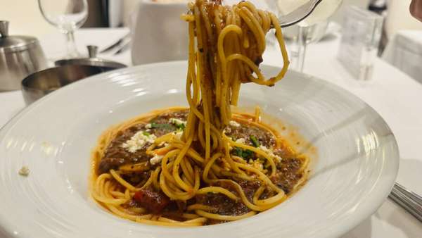 Bolonhesa vegana com tofú