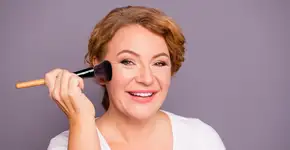 4 mitos e verdades do pó facial em peles maduras