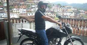 Carioca compra moto e volta a estudar depois dos 60