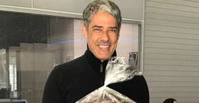 William Bonner mostra presente inusitado que ganhou de Faustão