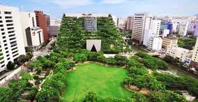 No Japão, edifício tem teto verde de 60 metros e parque com área de lazer e convivência