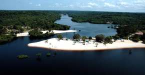 Praias de água doce encantam turistas no Norte do Brasil