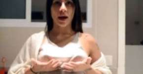 Cleo Pires veste camiseta sem sutiã em vídeo e se diz ‘livre’