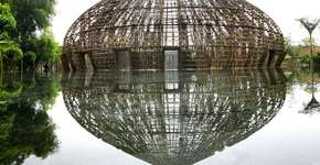 Arquiteto projeta bar refrescante feito de bambu em Hanói