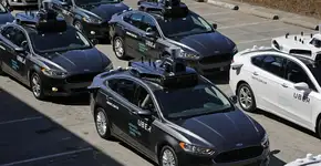 Uber lança serviço de carro sem motorista nos EUA