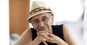 Osvaldinho da Cuíca comanda roda de samba no Teatro Flávio Império