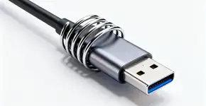 Use uma molinha de caneta e salve seu carregador de celular