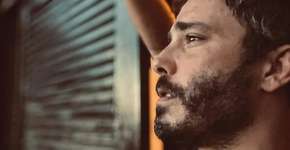 Primeira imagem do ator Thiago Rodrigues machucado após assalto