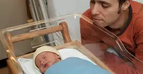 Por que os hospitais restringem o acesso de homens à UTI neonatal