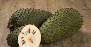 Graviola: 7 benefícios da fruta para a saúde e dicas de consumo