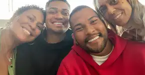 Filhos de Sandra, filha ‘não reconhecida’ de Pelé, fazem visita ao avô no hospital