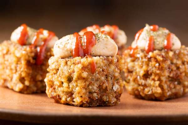 Fred Caffarena (27 de outubro a 2 de novembro) - Dadinho com faláfel de grão de bico, mutaba de couve-flor tostada com tahini e pimenta harissa