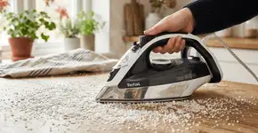 Nas casas mais caprichosas o ferro de passar não tem mancha grudada porque usam sal grosso para limpar a base de metal