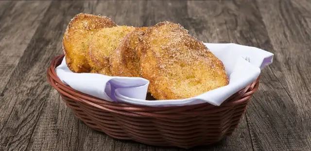 Torrada de leite: o truque simples que transforma o pão velho em ouro