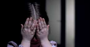 Caseiro é preso por engravidar enteada de 11 anos