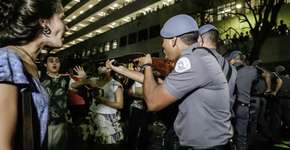 Ato em frente à PUC-SP termina em confronto com a PM