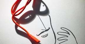 Artista transforma objetos do cotidiano em personagens divertidos