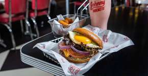 Grande sabor, gigante diversão: Johnny Rockets relança sucesso de vendas Egg Salad Burger