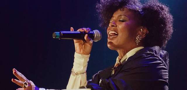 Thalma de Freitas apresenta ‘Gira de SambaJazz’