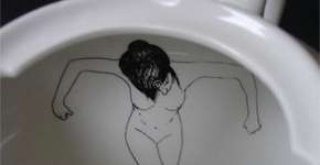 Ilustradora cria jogo de chá com desenhos de mulheres nuas