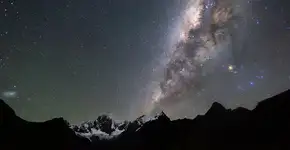 Exposição ‘Cosmontanhas – Uma jornada entre o céu e a Terra’