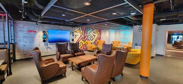 O rústico The Box Bar, que fica no complexo Sports Center