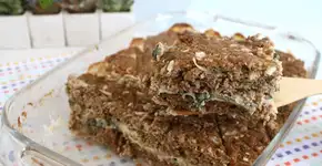 Kibe de forno recheado com creme de espinafre suculento e saboroso