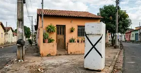 Para que serve riscar um X com fita preta na geladeira velha antes de jogar fora? Qual o significado?
