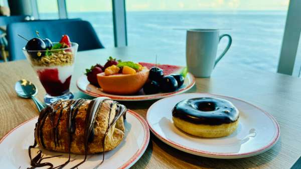 São mais de 40 bares e restaurantes no maior navio do mundo, Star of the Seas