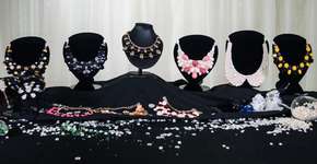 Inove criando maxi colares e acessórios para cabelo