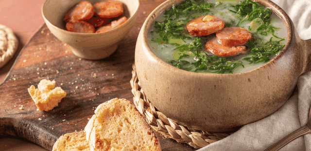 Você vai aprender a fazer o melhor caldo verde que já provou na vida