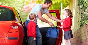 Revezamento de caronas para a escola facilita rotina dos pais; veja dicas