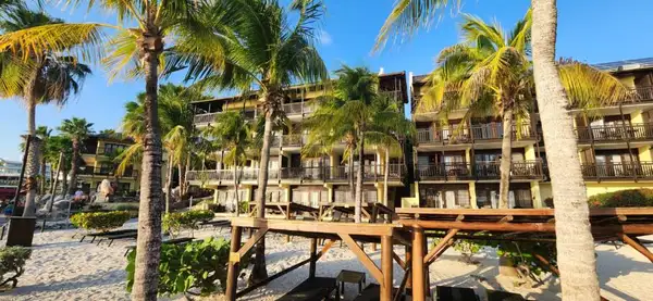 Vista dos quartos do Lions Dive Beach Resort