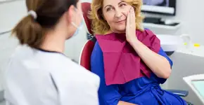 Odontologia domiciliar avança no Brasil e amplia o cuidado com idosos e acamados