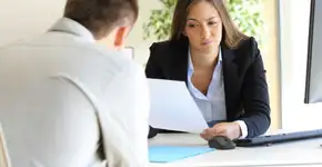 5 atitudes que podem comprometer sua entrevista de emprego