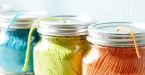 Faça você mesmo: 25 ideias para transformar os potinhos de vidro vazios em objetos úteis na sua casa